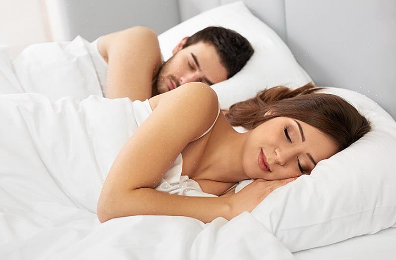 אם תתרגל היגיינת שינה טובה על ידי שילוב הצעות אלו בשגרה שלך