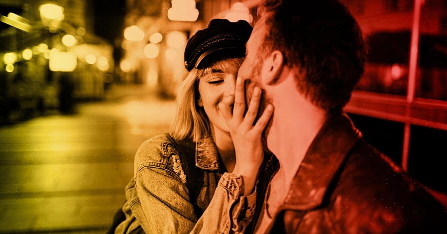 גורמים נוספים שנראים ממלאים תפקיד הם הלחצים שאנו חשים מהחברה או מהמשפחה להישאר אדם נאמן