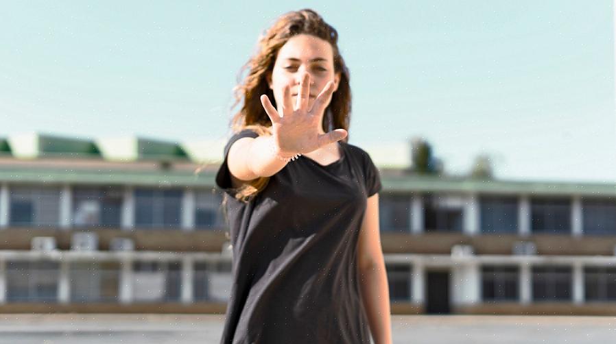 ישנן טכניקות אחרות של מניפולציה שמגיעות לאותה תוצאה אך גורמות למניפולטור להיות נאהב